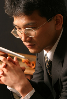 Artist photo of Yasushi Ideue - Violine
