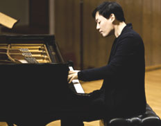Artist photo of William Youn - Piano