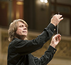 Wolfgang Hentrich Artist photo of Wolfgang Hentrich - Dirigent