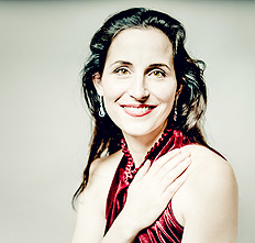 Artist photo of Pia Davila - Sopran