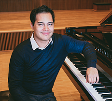 Benyamin Nuss Artist photo of Benyamin Nuss - Klavier