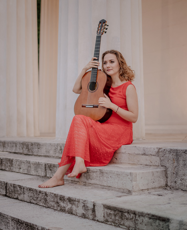 Rosa Franziska Maier Artist photo of Rosa Franziska Maier - Gitarre