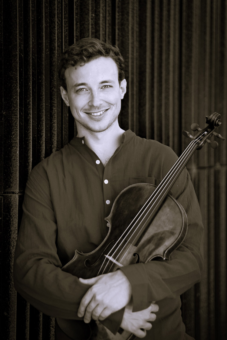 Ionel Ungureanu, Viola