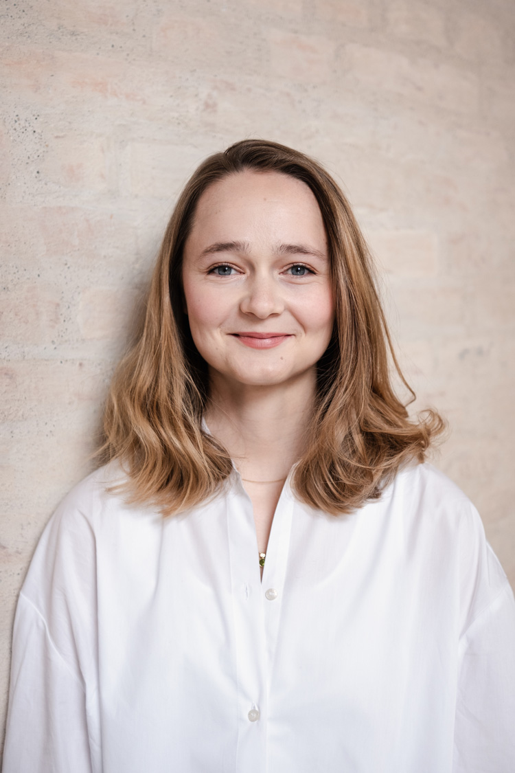 bildArtist photo of Legner, Henrike - Sopran