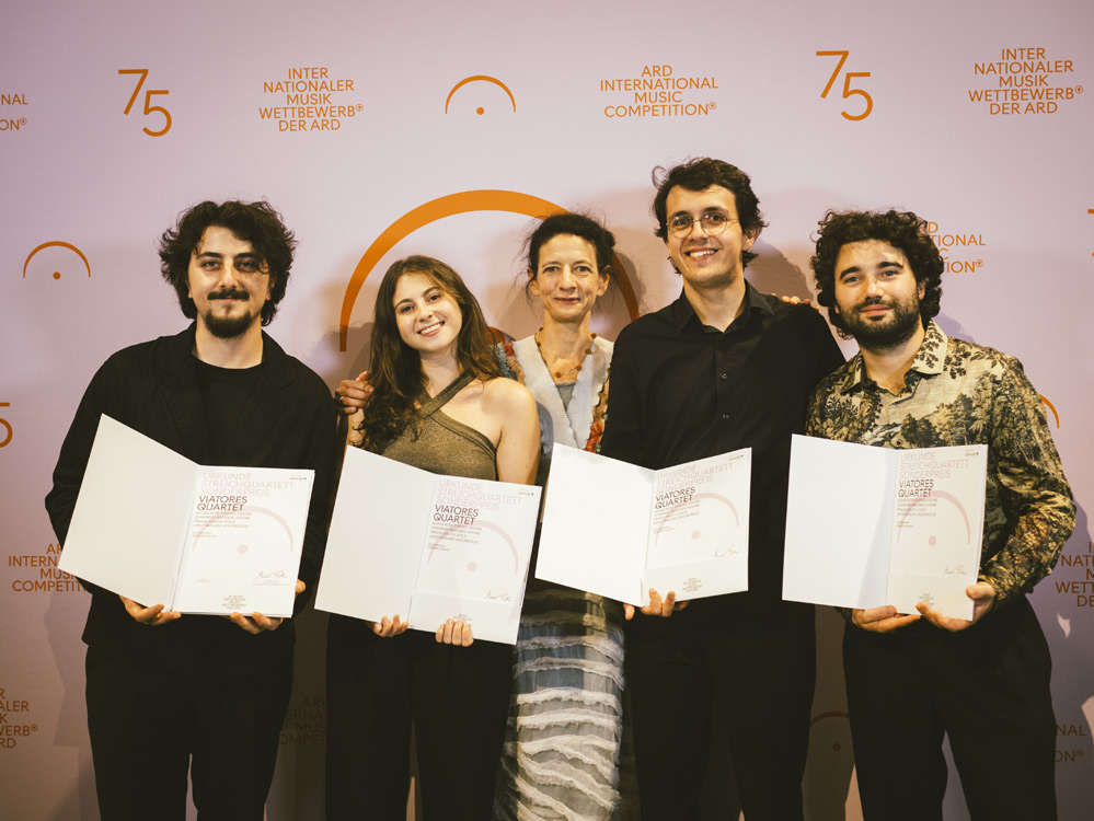 Übergabe des GENUIN-Sonderpreises an Viatores Quartet beim Preisträgerkonzert des ARD MUsikwettbewerbs in München